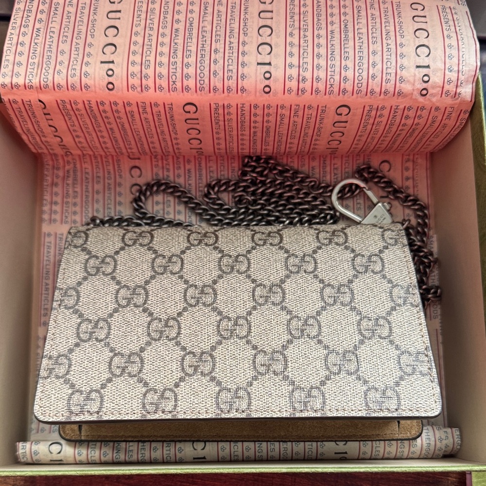 Gucci Beige and Brown Patterned Clutch with Silver Detail - Picture 4 of 8